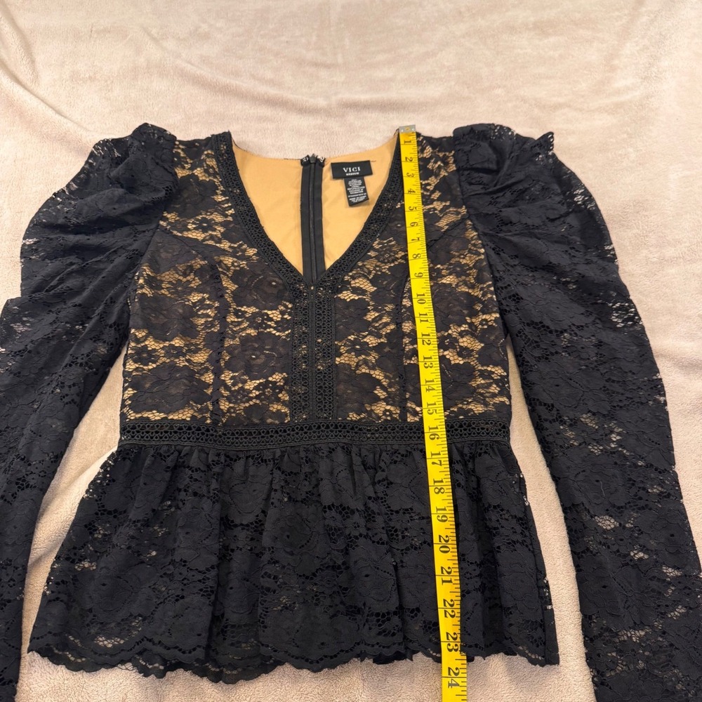 VICI Black Floral Lace Peplum Romantic Date Top Luxe Chic Whimsygoth Party Sz M - Picture 7 of 13